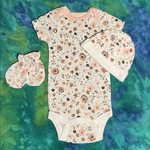 NWOT Gerber Organic  | Onesie Hat & Mittens